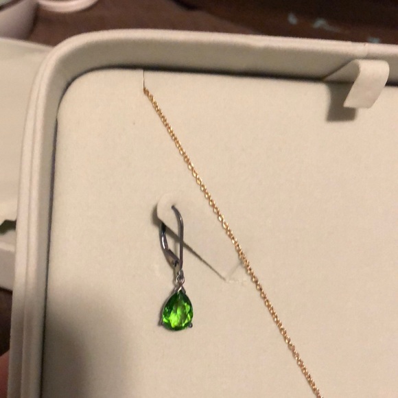 emarald colored helenite earring necklace set - Picture 4 of 5